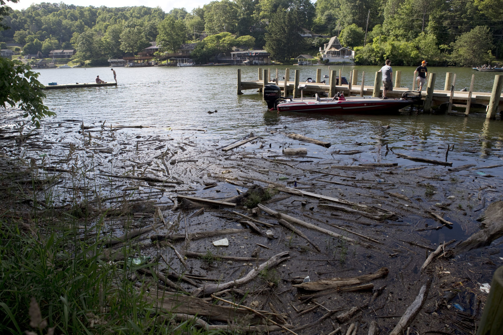 hr claytorlakedebris 061220 p01